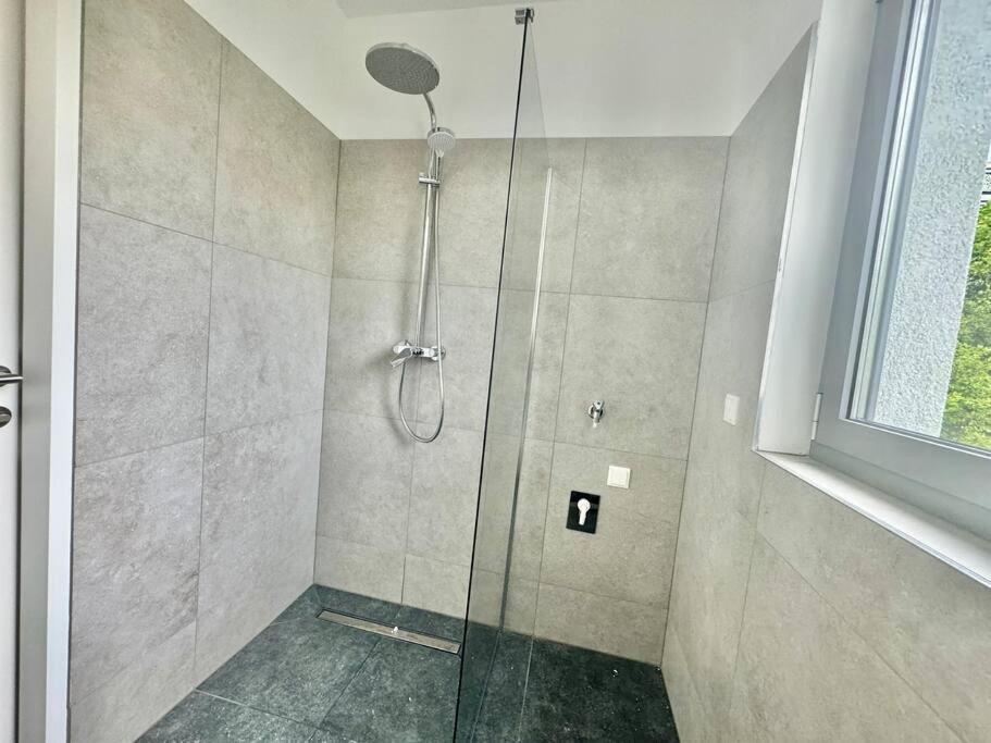 Rooftop Apartment With Balcony & Free Parking فيينا المظهر الخارجي الصورة