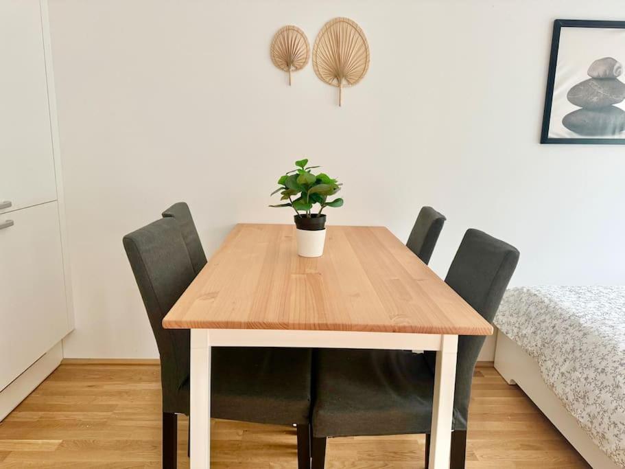 Rooftop Apartment With Balcony & Free Parking فيينا المظهر الخارجي الصورة
