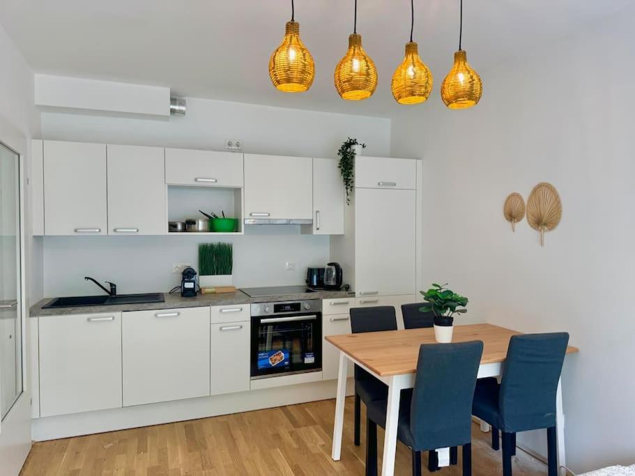 Rooftop Apartment With Balcony & Free Parking فيينا المظهر الخارجي الصورة